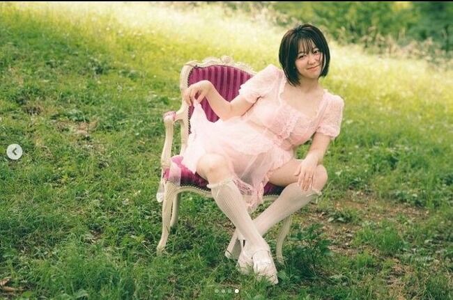 峯岸みなみ、3連投のマタニティーフォトが波紋「セクシー女優みたい」「足開くのはナシ」【元AKB48みいちゃん】