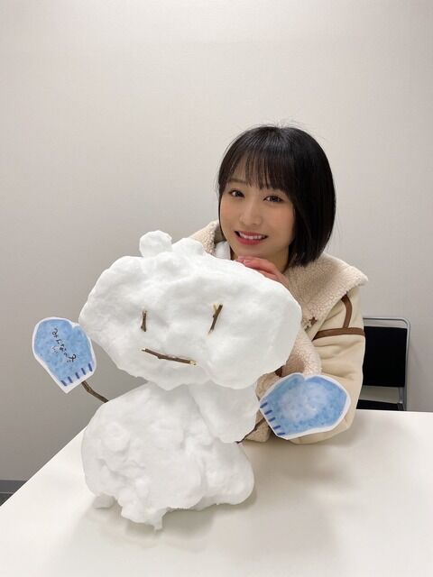 なぎちゃんお手製の芸術的な雪だるまをご覧ください