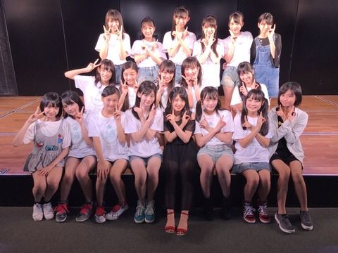 【観覧注意】AKBの16期集合写真に幽霊が写りこむ!【AKB48】
