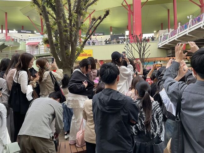 【悲報】FRUITS ZIPPERヲタの民度とマナーが余りにも悪過ぎて大顰蹙を買ってしまう・・・