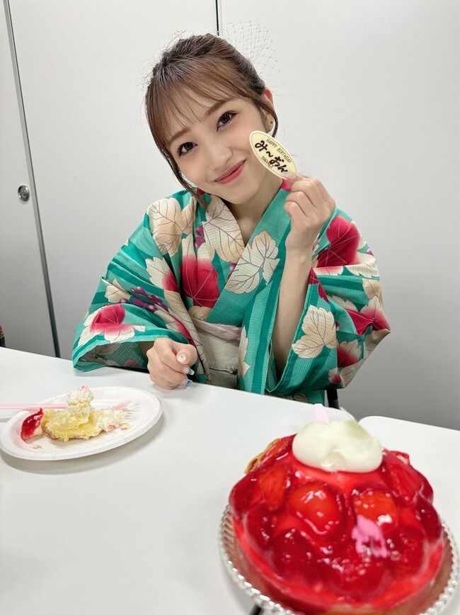 向井地美音 ファースト写真集「胸騒ぎの正体」初週売上8,577部【AKB48みーおん総監督】