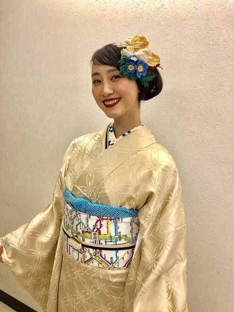 松井玲奈さんの振袖の帯が凄い
