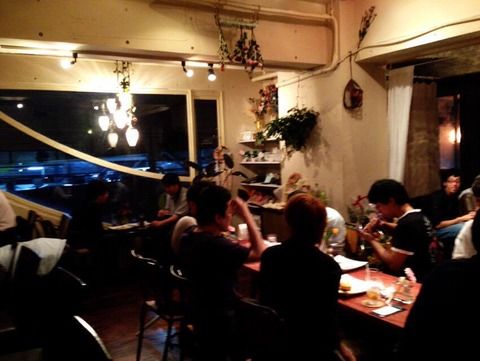 【悲報】元NMB48島田玲奈のぼったくりカフェ初日大爆死www