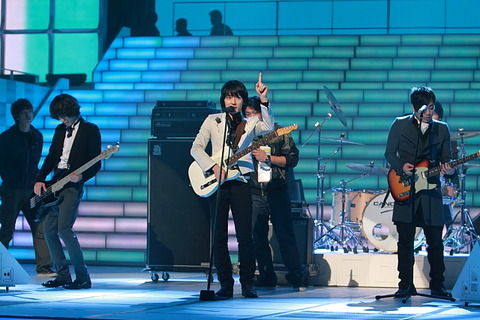 【悲報】「アイドルでも武道館でライブ」とAKBを含めた全アイドルを馬鹿にした一流アーティストのflumpoolに批判殺到ｗｗｗ
