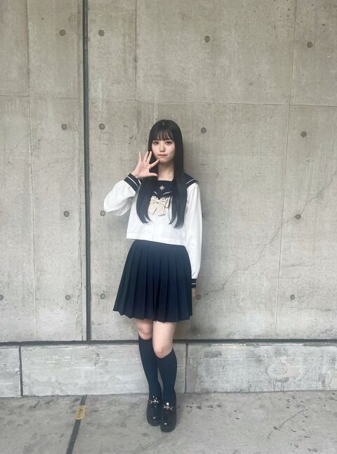【AKB48】17期・小濱心音がリアルお話会で着たセーラー服姿をアップ→15時間で10万視聴超え