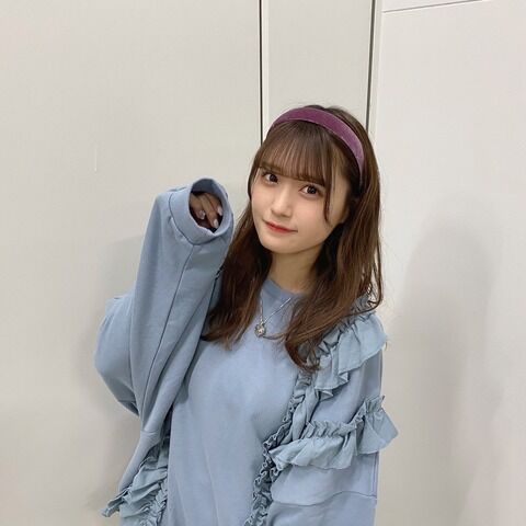 萌え袖と美脚で釣ってくる中野愛理