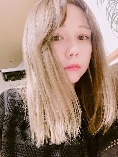 村重杏奈が髪の毛シルバーにしたんだから触れてやれよ