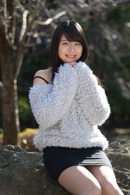2020年期待度No.1の鈴木優香が大胆な超ミニスカートで撮影した結果wwwwwwwww