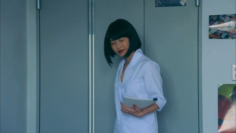 マジムリ学園最新話の横山ゆいはんエ□先生がいくらなんでも乳を放り出し過ぎなんだが・・・