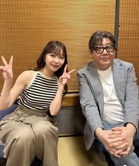 本日の秋元康先生をご覧ください