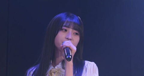 AKB 18期生 秋山由奈チャン 高校の体力テストでハンドボール投げ 27m 総合点75点 Aランク! 脅威の身体能力!!