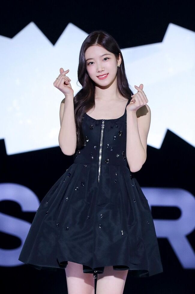 【文春砲】LE SSERAFIM日本人メンバー・カズハ(20歳)が6歳上の高身長イケメンアイドルと熱愛・・・《個室デート撮》