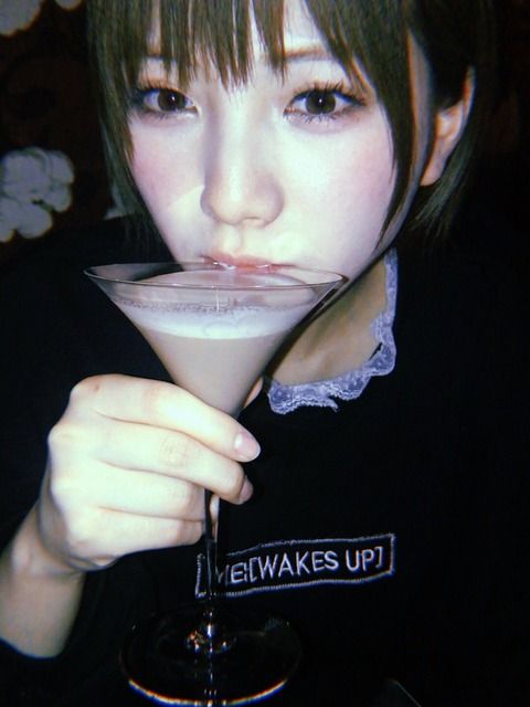 【悲報】峯岸みなみが後輩を酔わせてる…
