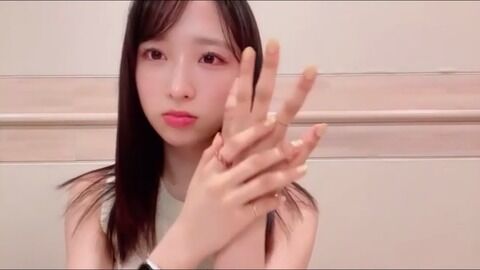 【AKB48】小栗有以、左手薬指に指輪を嵌めてしまいネットがざわついた件を釈明