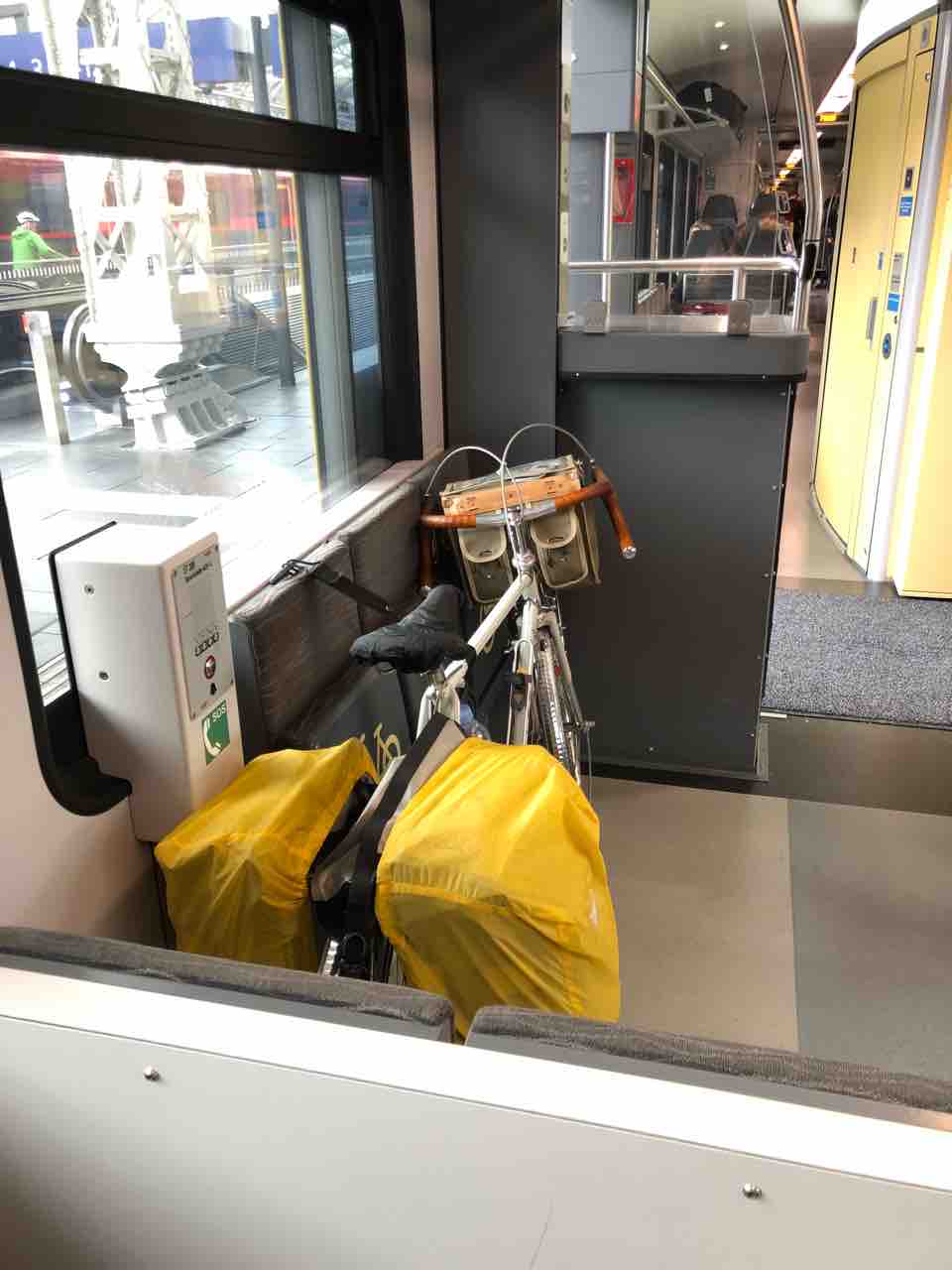 マンション の エレベーター に 自転車 を 乗せる