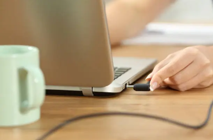 Adaptateur pour ordinateur portable