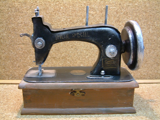 CREDAN スペイン製 ミシン ミニチュア 置物 飾り物 アンティーク