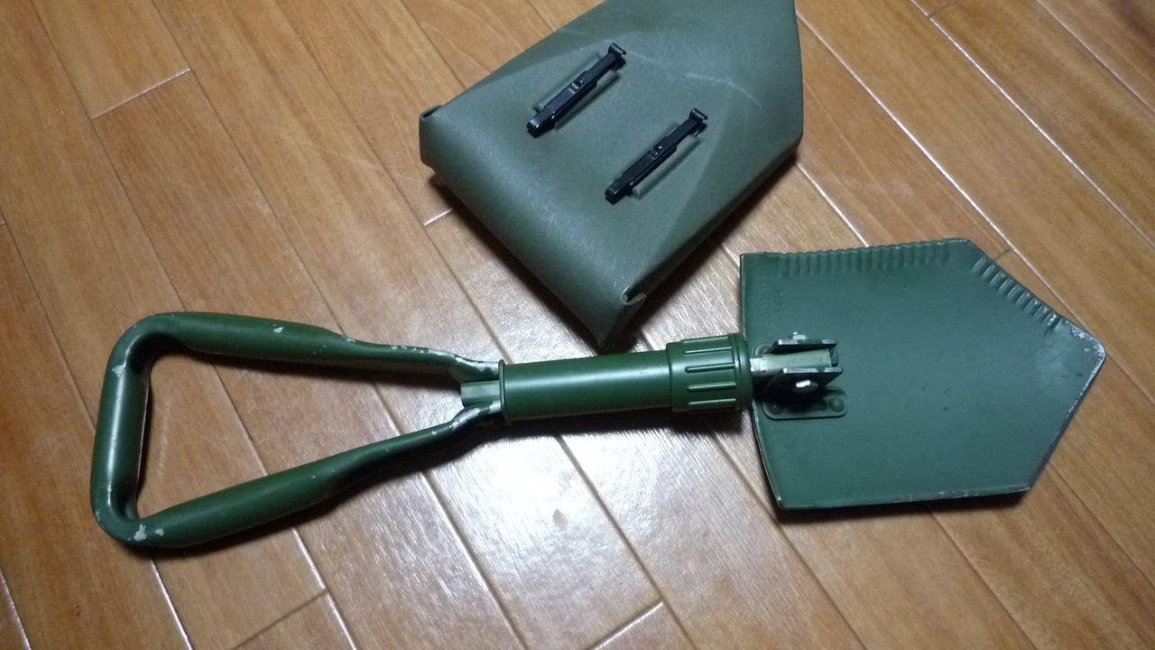 ドイツＢＷ(連邦軍)50s野戦用スコップ実物 折りたたみ式シャベル ドイツBW(連邦軍)50s野戦用スコップ実物 : プーさんの放浪記