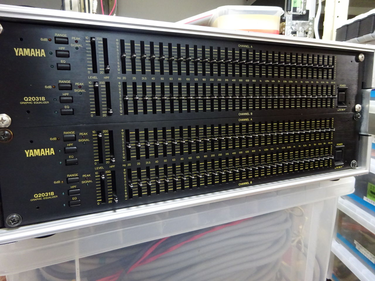 ヤマハグラフィックイコライザーQ2031B+Q2031、2段。4Uラック付き。