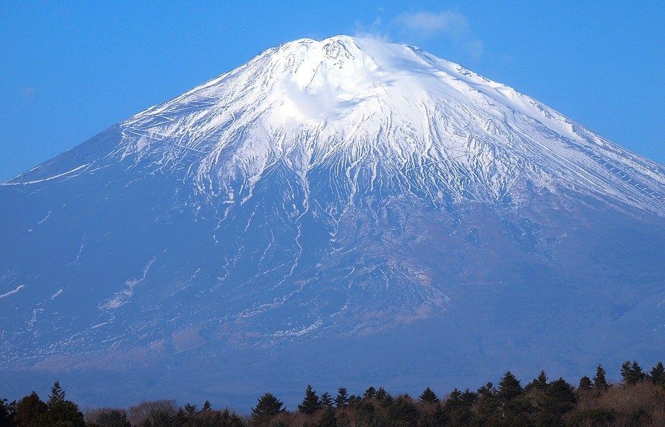 【動画】ニコ生主さん、生放送中に富士山山頂から滑落してその後音信不通に・・・