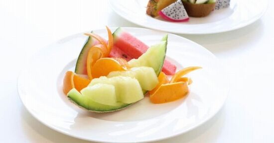 厚労省「果物は健康にいいんだよ？若者はもっと果物を食べて！」