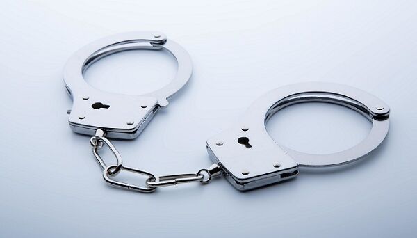 「警察署でトイレ借りたんだけどチンコ丸出し状態の時に警察官が2名入ってきて」