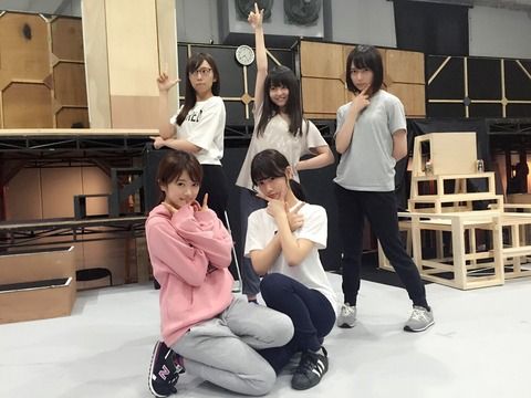 【乃木坂46】万理華×純奈×新内×鈴木×樋口 舞台『墓場、女子高生』稽古場からの写真を公開！