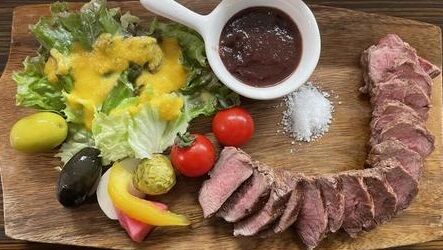 一般通過肉屋が熊の駆除と食用を両立させる難しさを説明