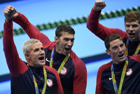 【リオ五輪】競泳男子８００ｍリレーで金メダルを獲得したライアン・ロクテ選手らアメリカ代表の選手４人が強盗の被害に遭う・・