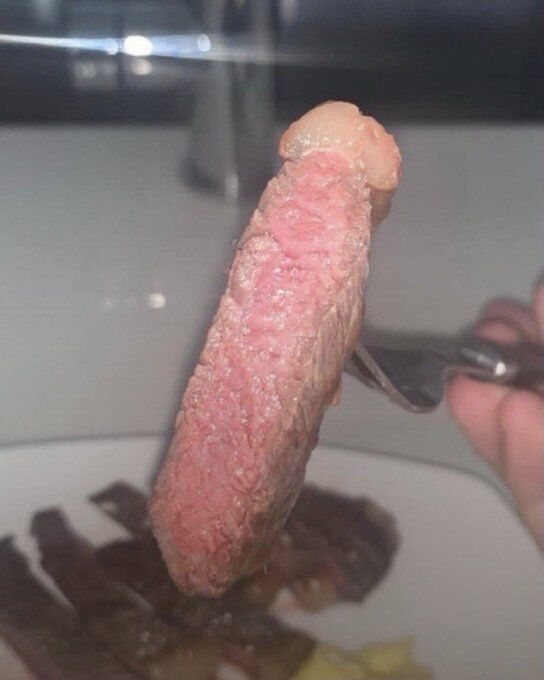 このレアステーキがめちゃくちゃ美味しそうだと話題に