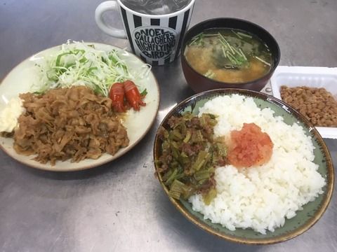 まかない料理で毎日1500円は節約してるんだが料理うpする