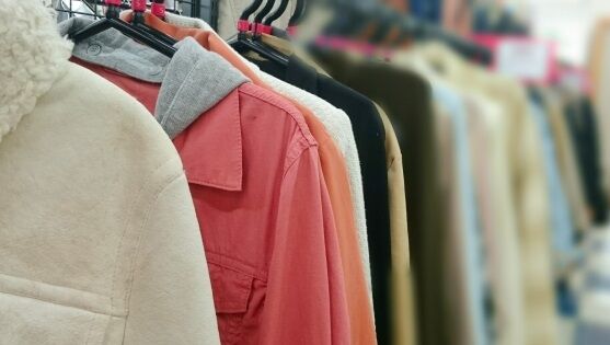 「女性はマジで騙されたと思ってメンズ服を着てみて！生地の厚みが全然違うから！」共感の声が集まる