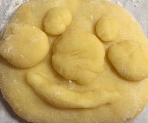 アンパンマンのドーナツを作ろうとした結果ｗｗｗｗｗｗ アンパンマンという面影が一つもねぇｗｗｗｗｗｗｗｗｗ