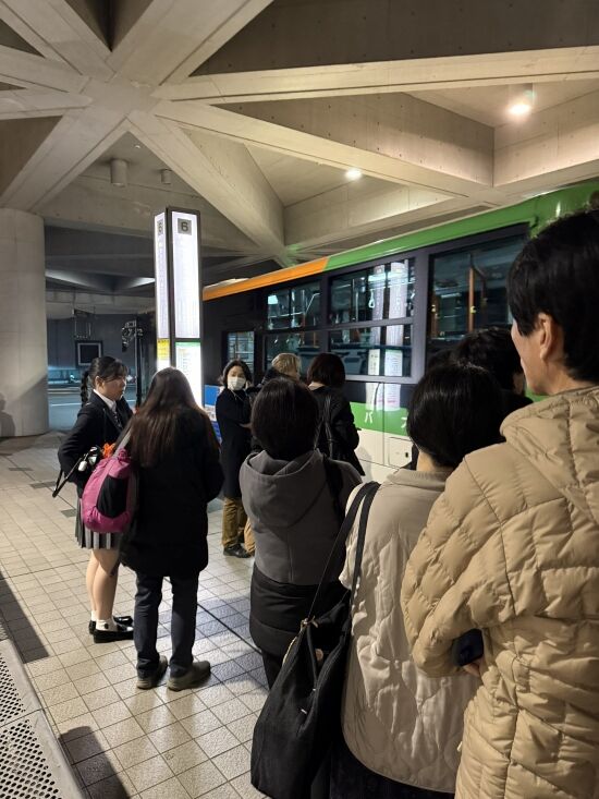 都バス運転手が客に怒鳴られ「運転できる精神状態じゃない」と乗客を降ろして運行休止に