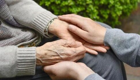 老人ホームで有名人な認知症の実母(92)の行動