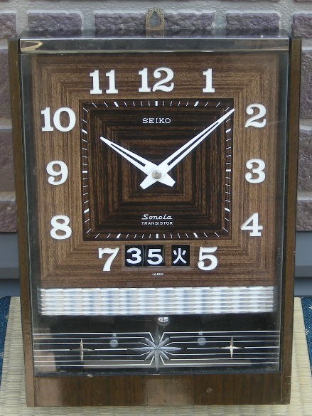 電池式（トランジスタ使用）掛時計ですが、アンティークです : 店主の