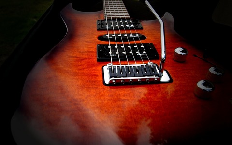 Music-wallpaper-Red-Guitar[1]