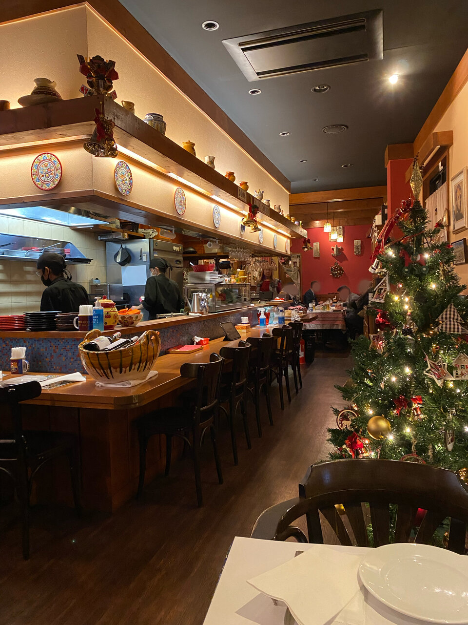 カルメン('83スペイン) 神戸のスペイン料理店「カルメン」 消えかけた炎ふたたび｜らくだ子