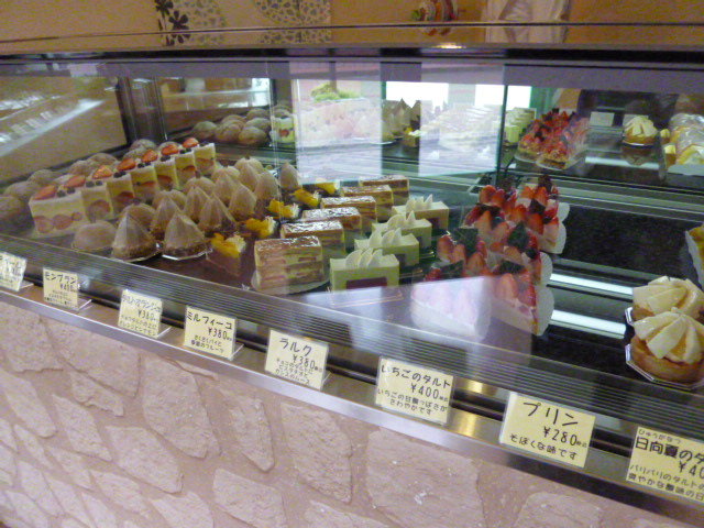 春日井市神領町 シュークレール Antonグダグダ備忘録