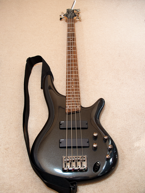 IBANEZ SR300 アクティブベース 3バンドイコライザー レッド Ibanez SR300 Electric Bass Guitar | zZounds