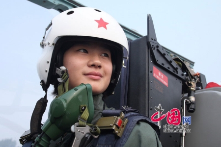 中国空軍 美人女性パイロット アヌビスの本社第一工場 中国空軍 美人女性パイロット アヌビスの本社第一工場