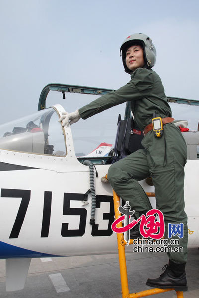 中国空軍 美人女性パイロット アヌビスの本社第一工場