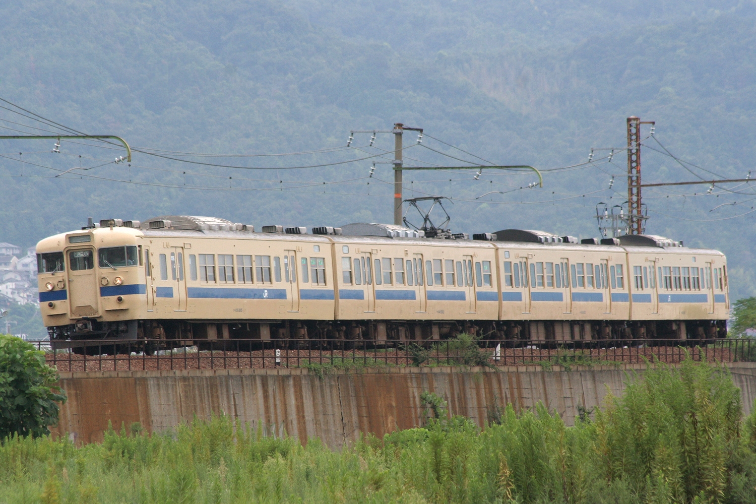 JR西】115系3000番台・2000番台 瀬戸内色 : 写真あげ庫