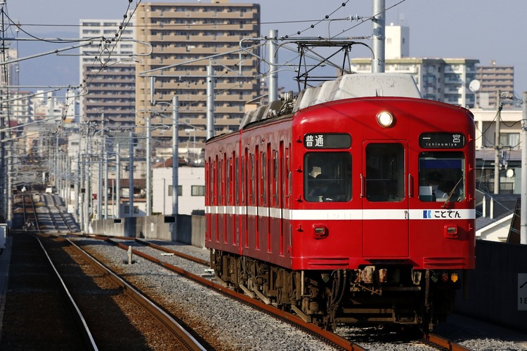 クロスポイント 10472 高松琴平電気鉄道1200形（情熱の赤い電車