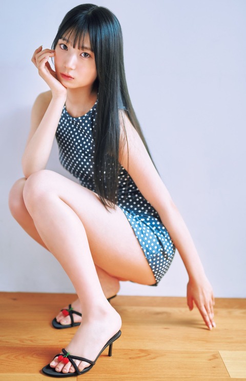 百田汐里ヤンジャン水着グラビア