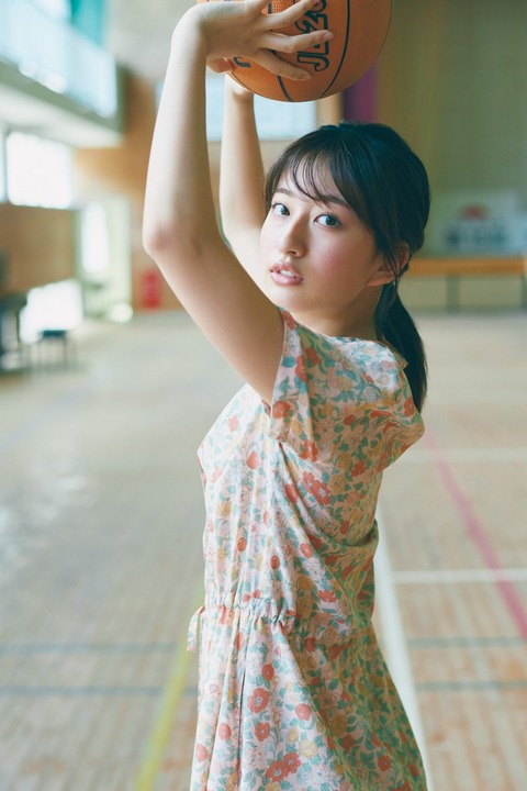 斉藤里奈1st水着写真集「色彩」