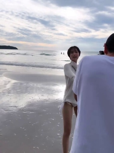 渡邊渚1st写真集『水平線』水着オフショット (12)