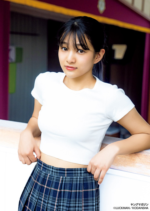 虹咲カリナ ヤンマガ 水着グラビア