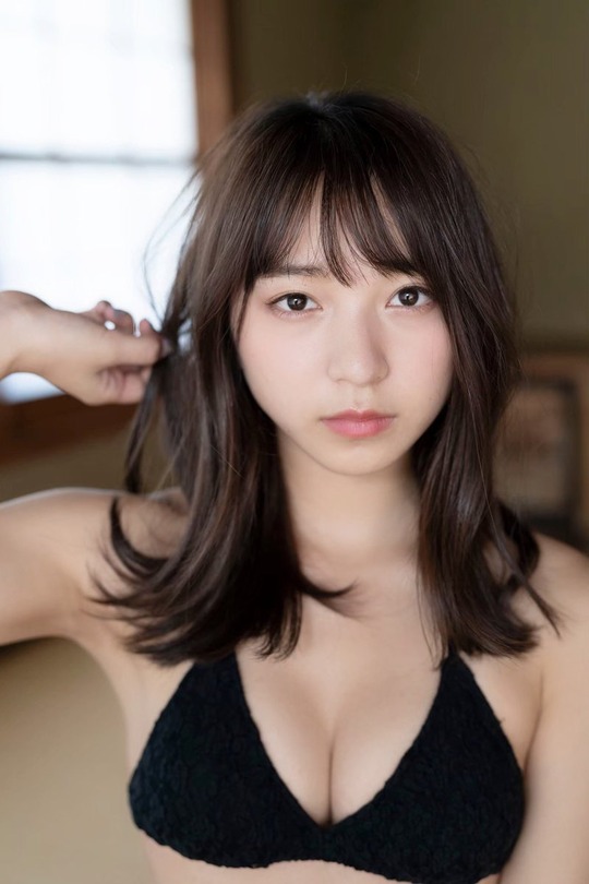 塩川莉世カップサイズ水着グラビア