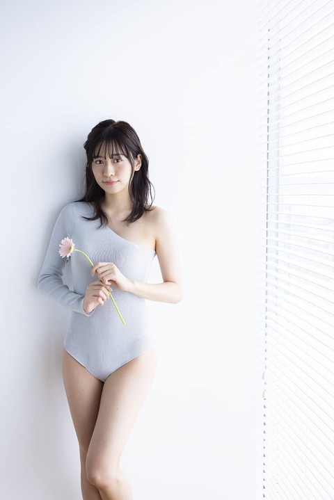 元NMB48内木志2nd写真集「various」ランジェリー姿